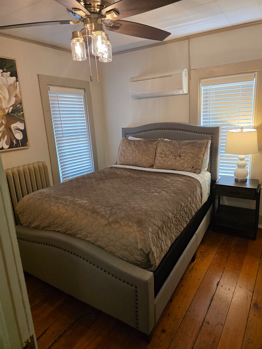 Full size bed