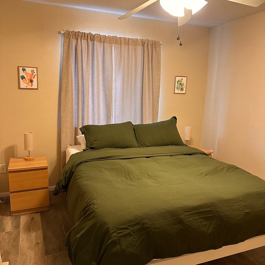 Bedroom 2 (Queen)