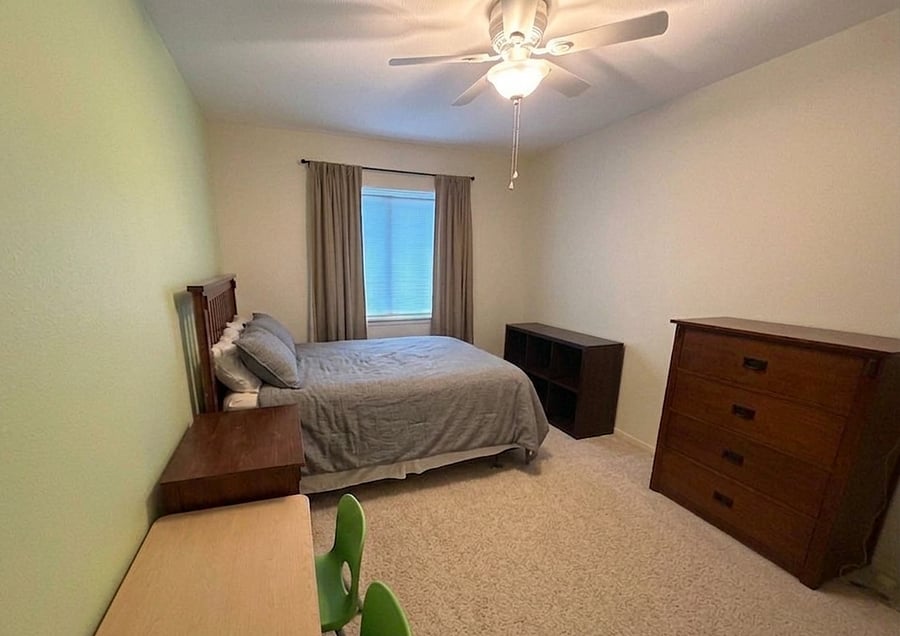 BR2 with full bed