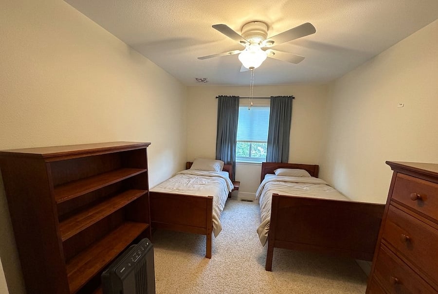 BR3 with two twin beds