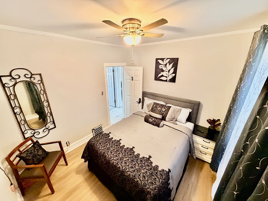 Bedroom 3 Queen Size Bed, Smart TV, Ceiling Fan, Closet, Chair
