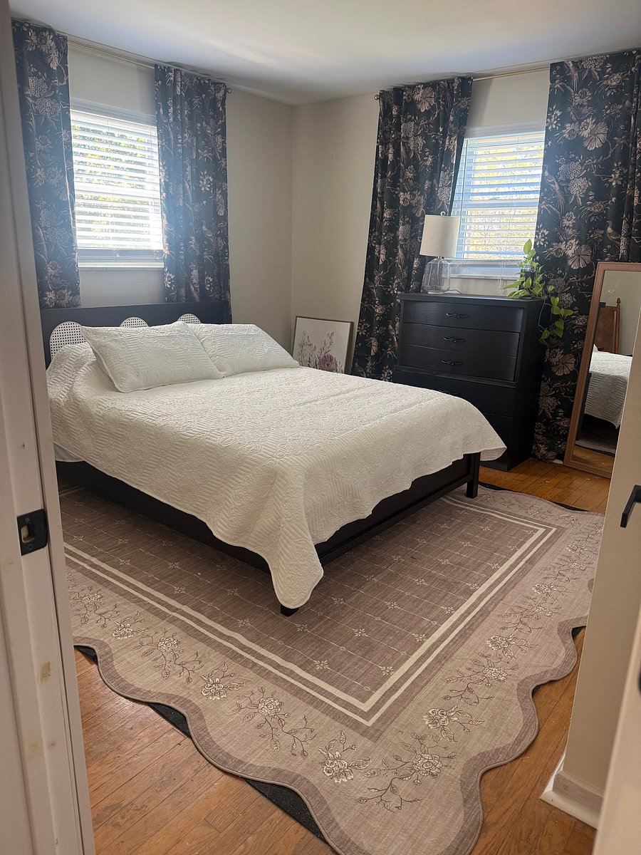 Each of the 3 bedrooms has queen bed