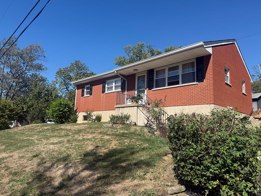Almost 1 acre lot. Back of home has grass driveway with 1 step entry. Perfect for brining in groceries.