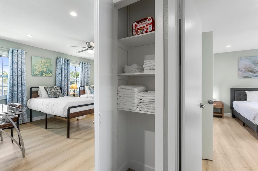 Towels cabinet