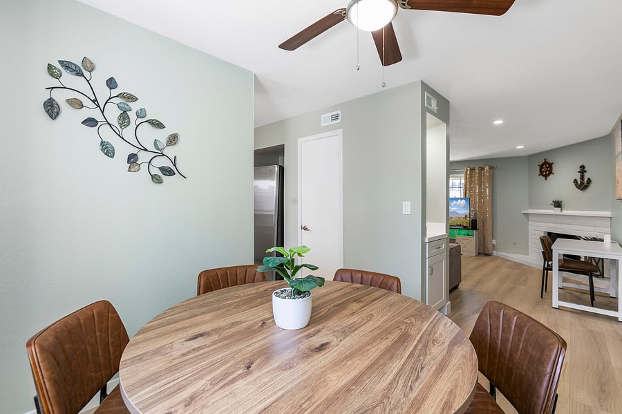 Dining area for 6