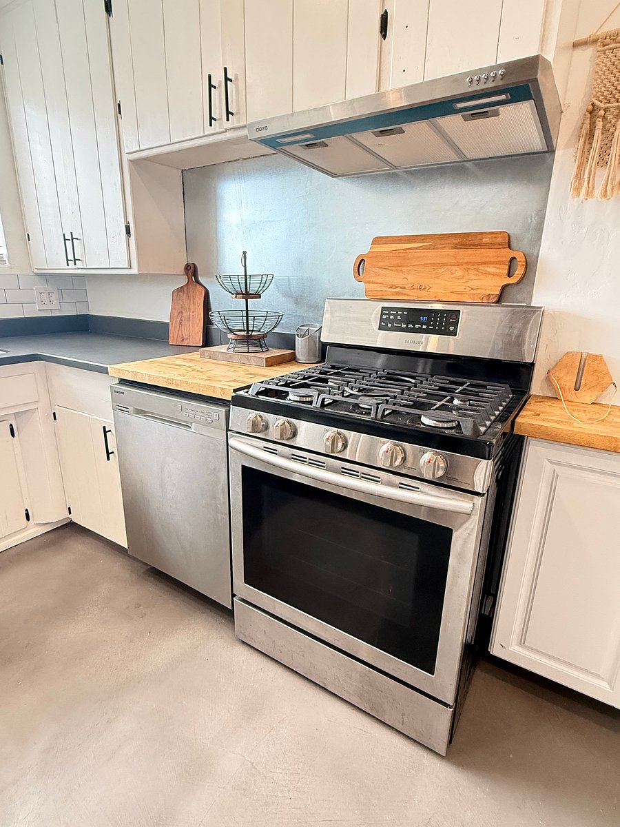 Stove/Oven, Dishwasher, Wood Block
