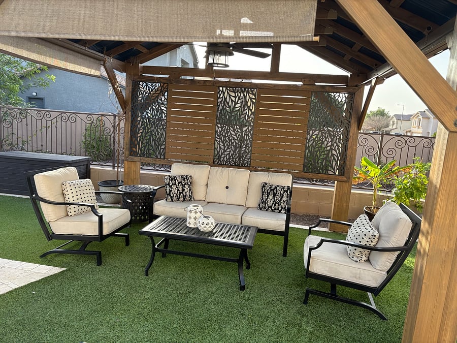 Outdoor siting area now has an outdoor screen