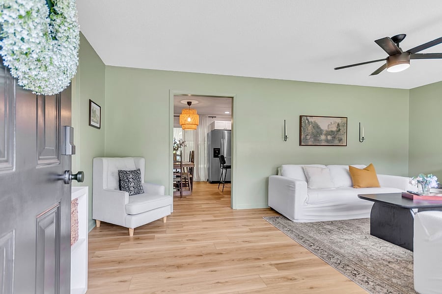 Entry/ Living Room