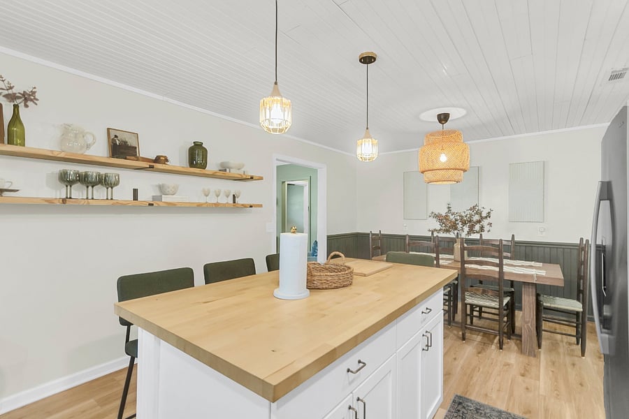 Kitchen/ Dining