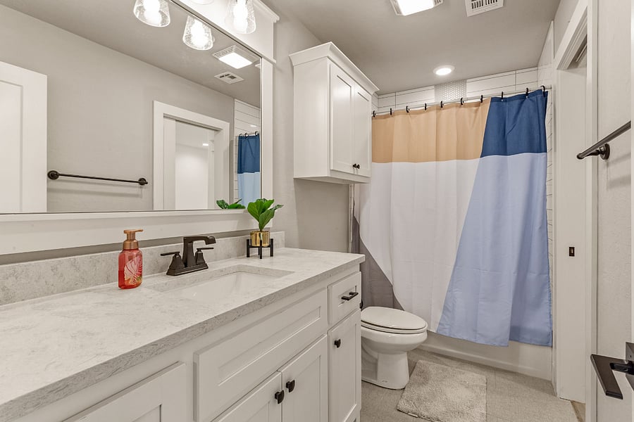 Upstairs bathroom 1