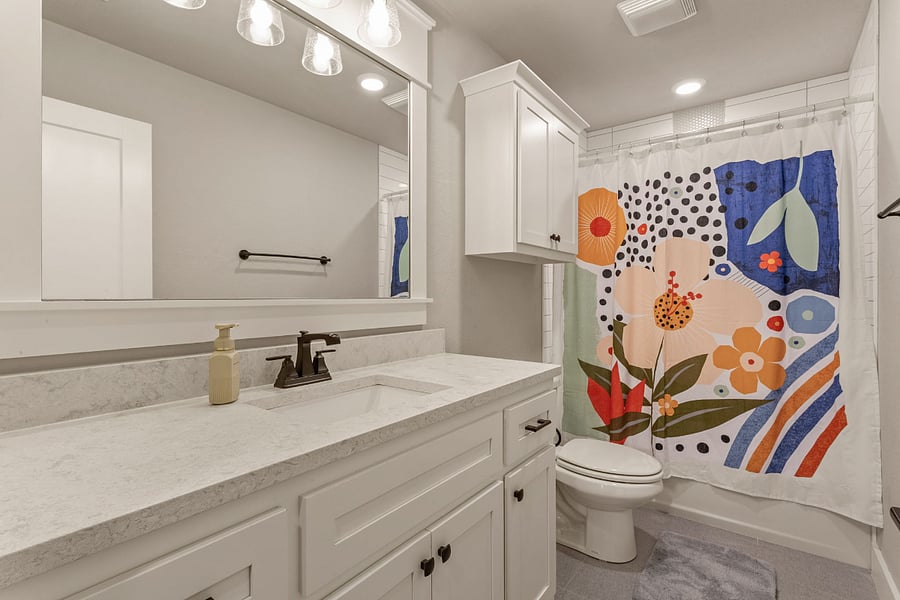 Upstairs bathroom 2