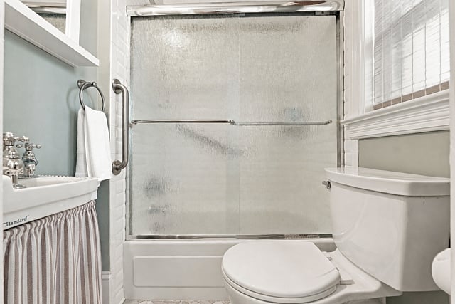 Main Floor Full Bathroom
