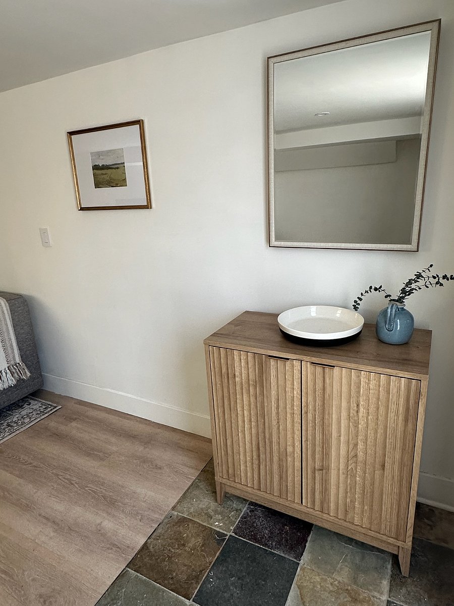 Entryway cabinet storage