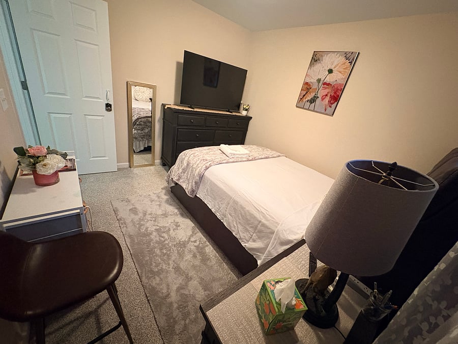 Private Bedroom 2/2