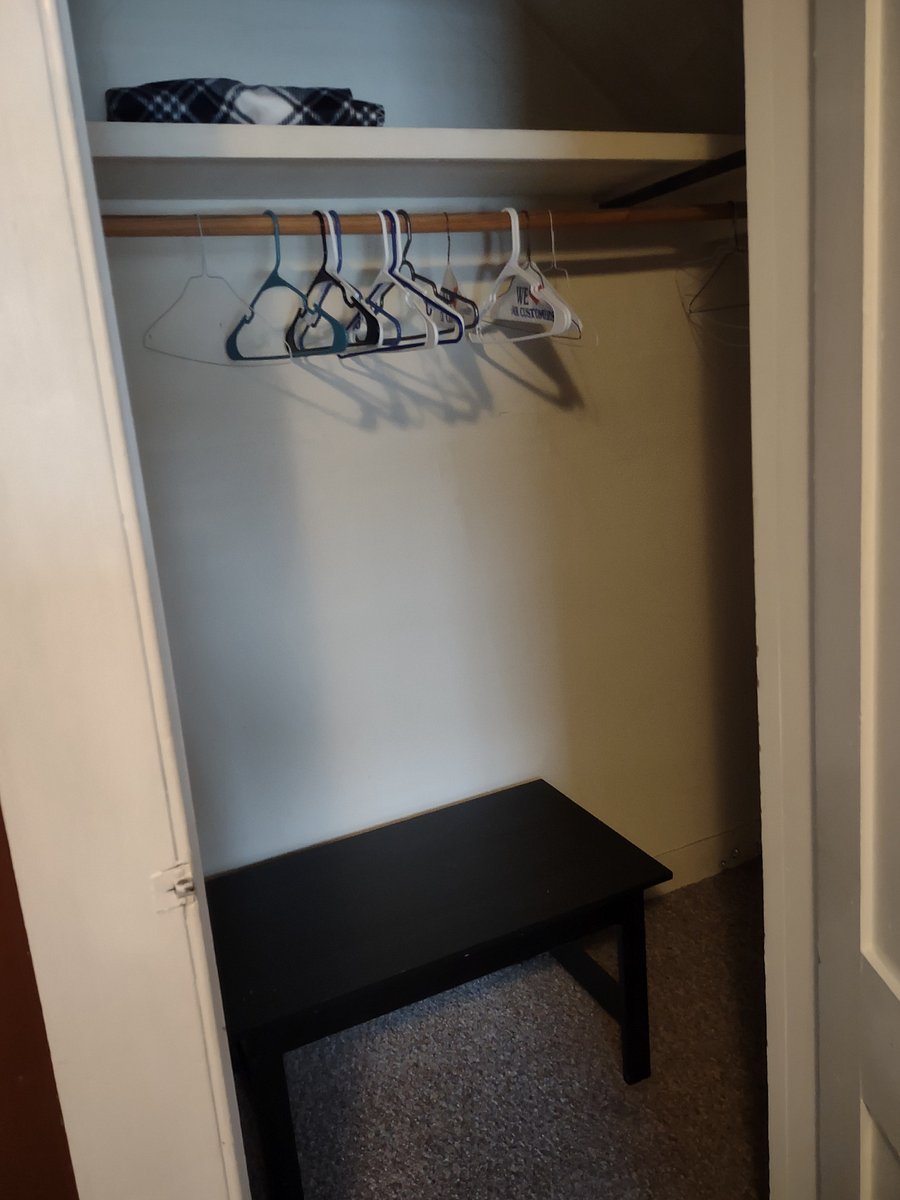 Walk-in Closet Bedroom1
