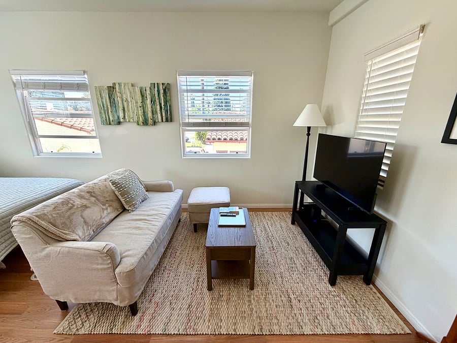 Living room area with SmartTV