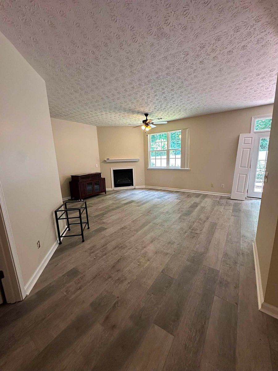 Foyer and living room. Open space with wide hallways. Can be furnished upon request.