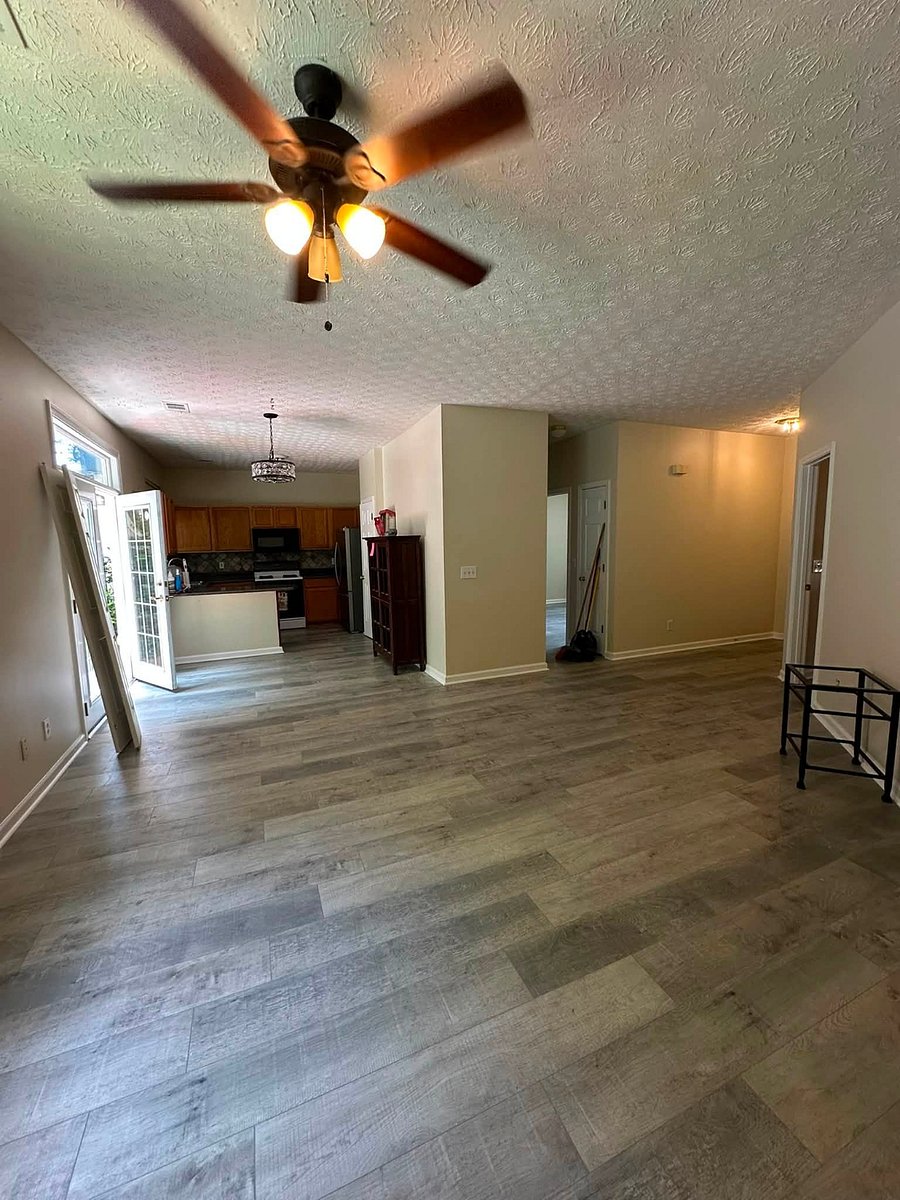 Living room,dining and kitchen.