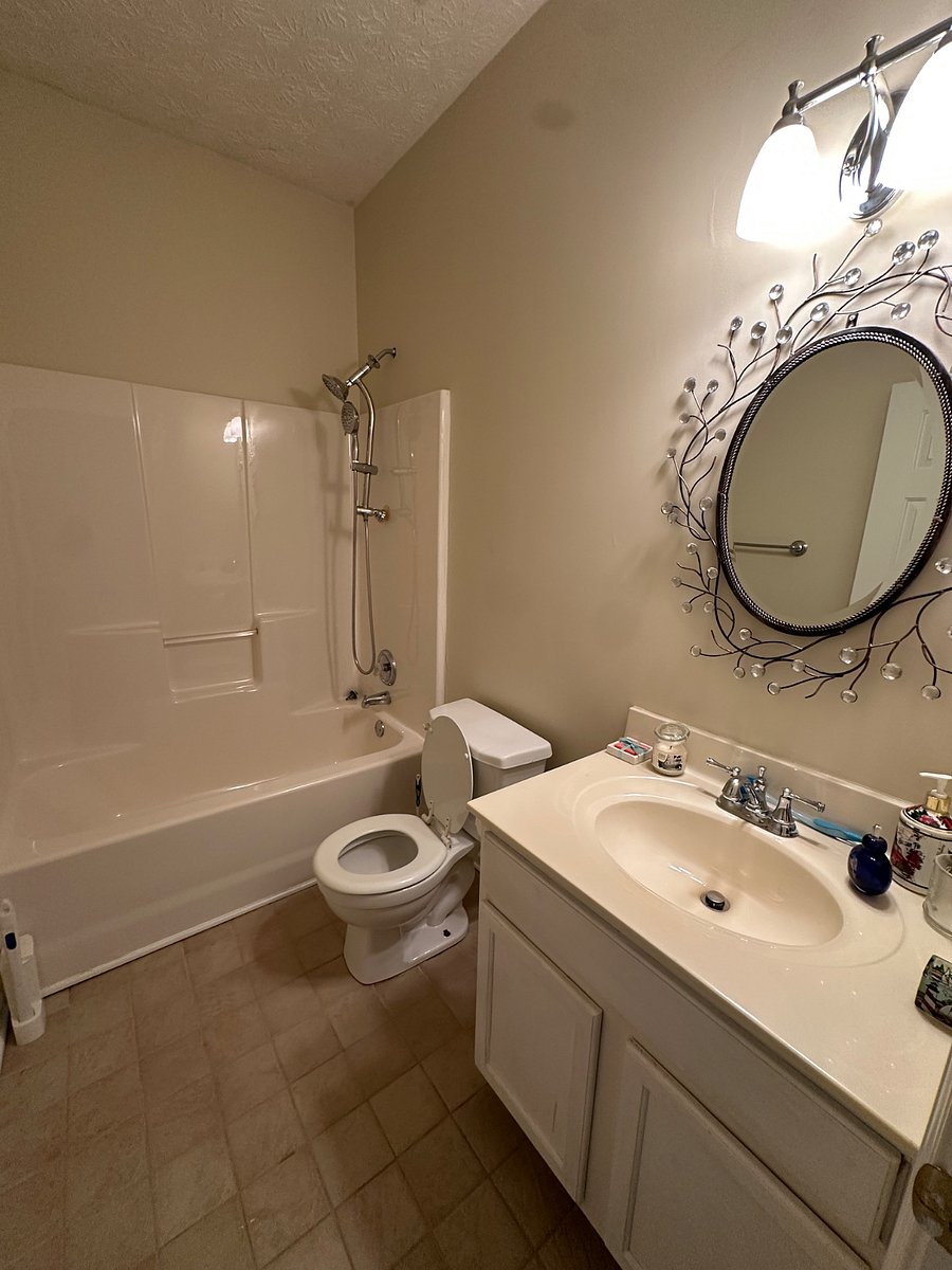 Full bathroom off hallway. Right outside of bedroom #3