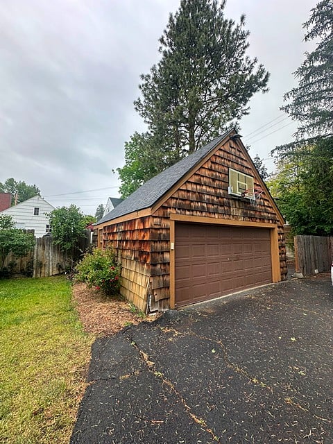 Detached Garage