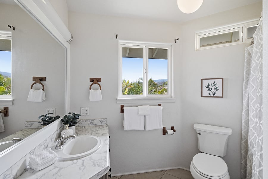 Upstairs bathroom 2 with shower and tub