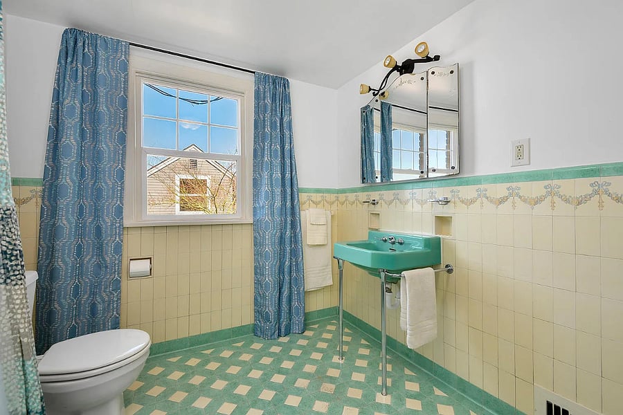 Shared Bathroom for Upstairs Main Bedroom