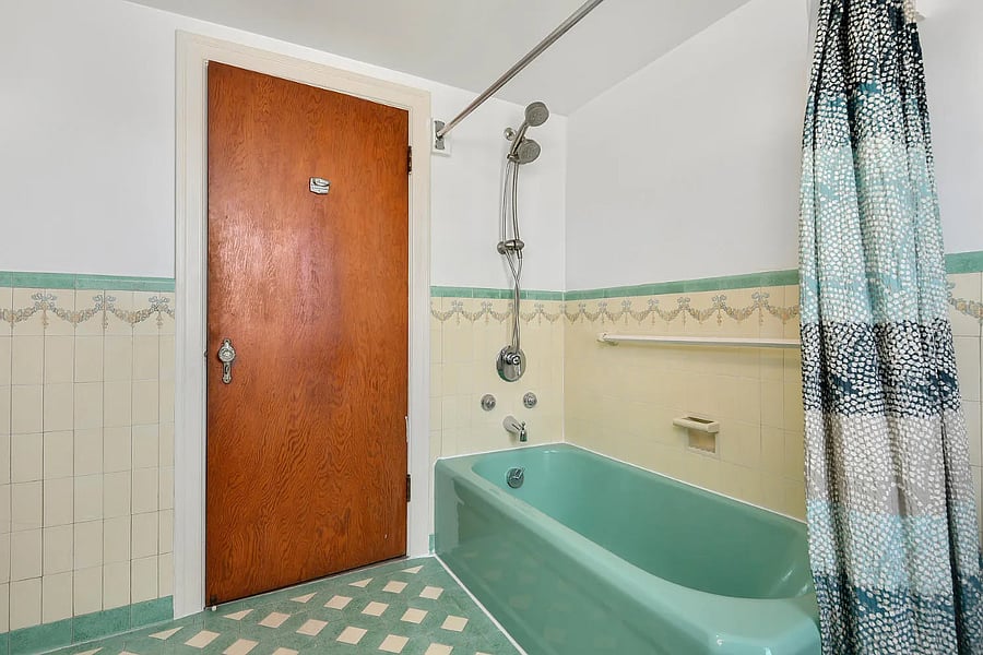 Shared Bathroom for Upstairs Main Bedroom