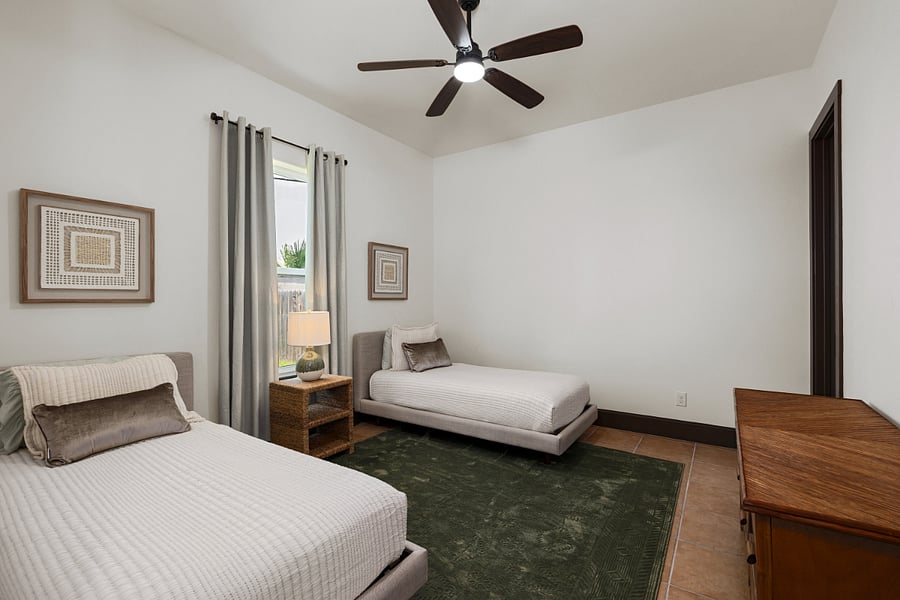 Bedroom 3: Two Twin beds