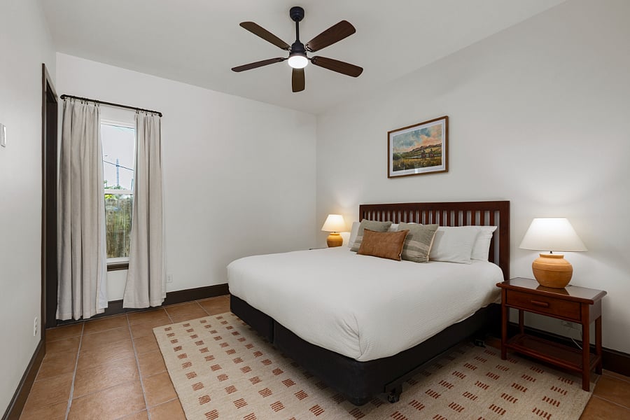 Bedroom 2: King Bed