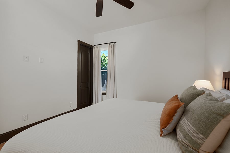 Bedroom 2: King Bed
