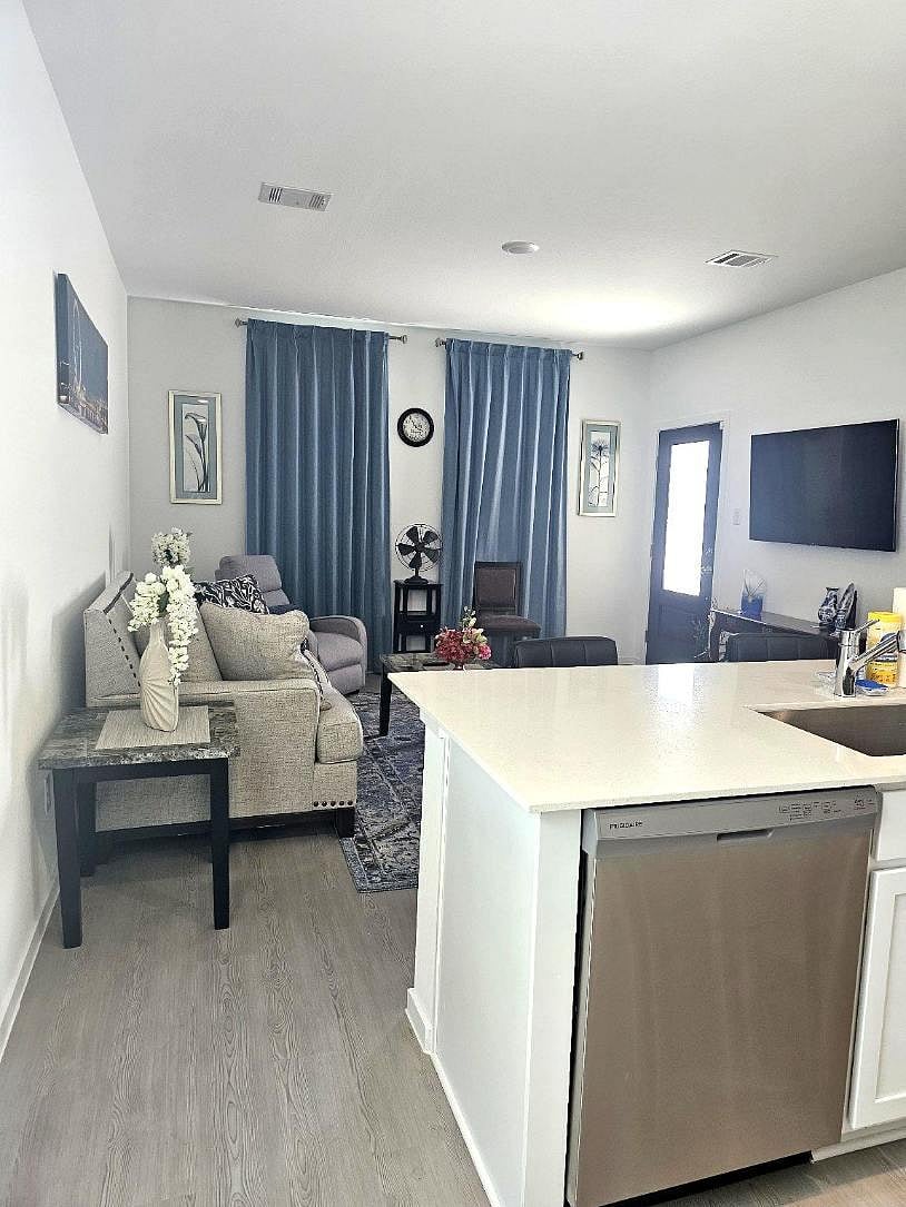 Furnished Finder property 1006208_1 photo 3