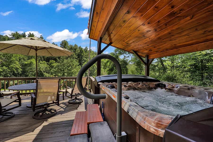 Premium 7-person hot tub with two powerful pumps
