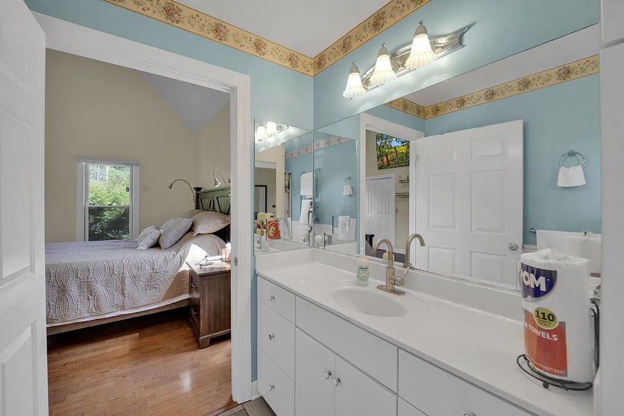 Master bathroom 