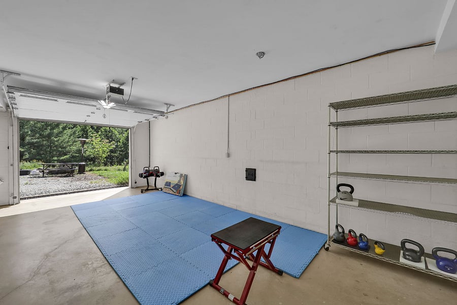 Home gym in the garage