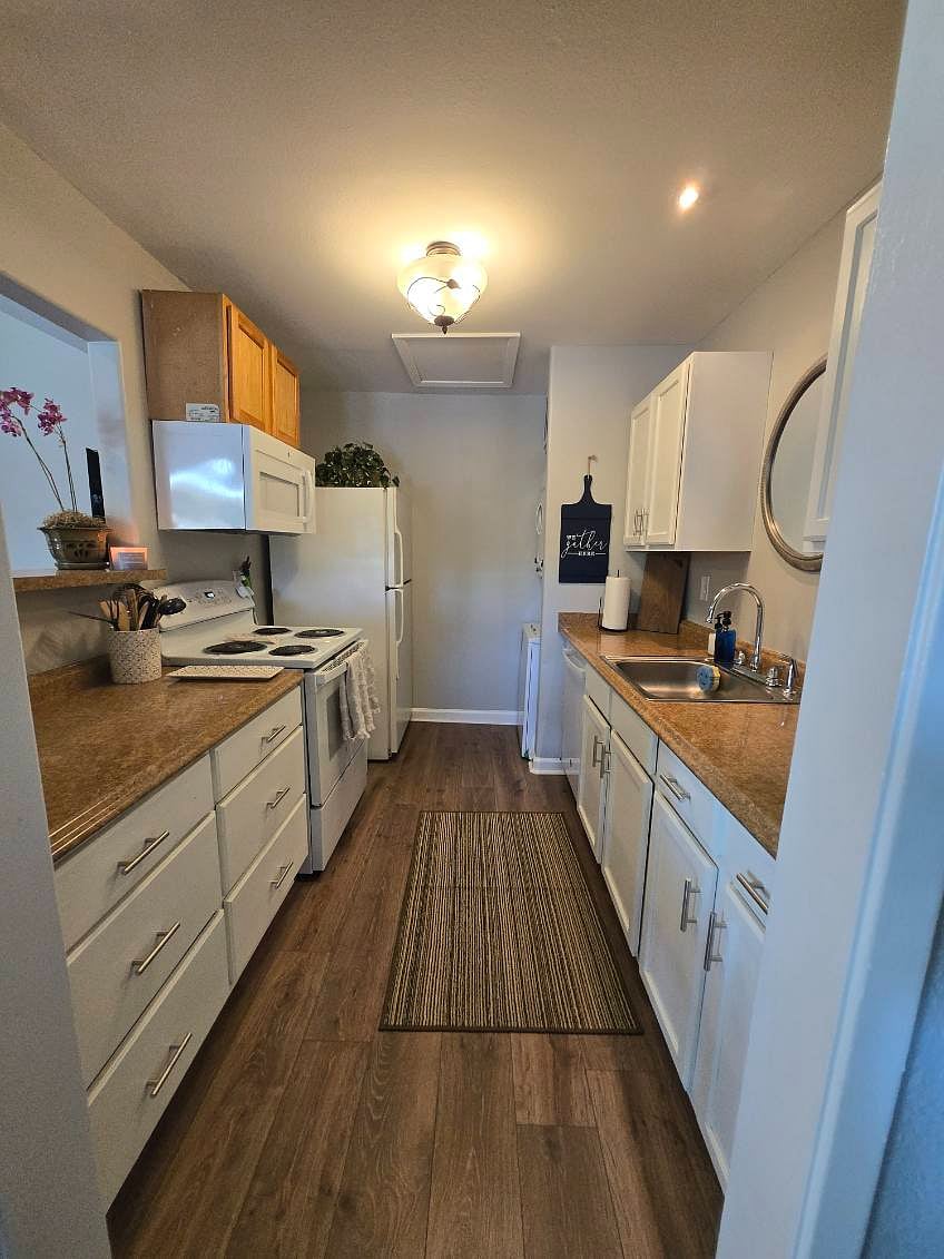Full kitchen