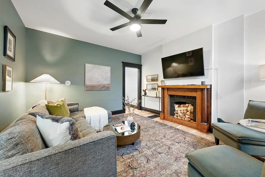 Please note that the fireplace is for decoration only.