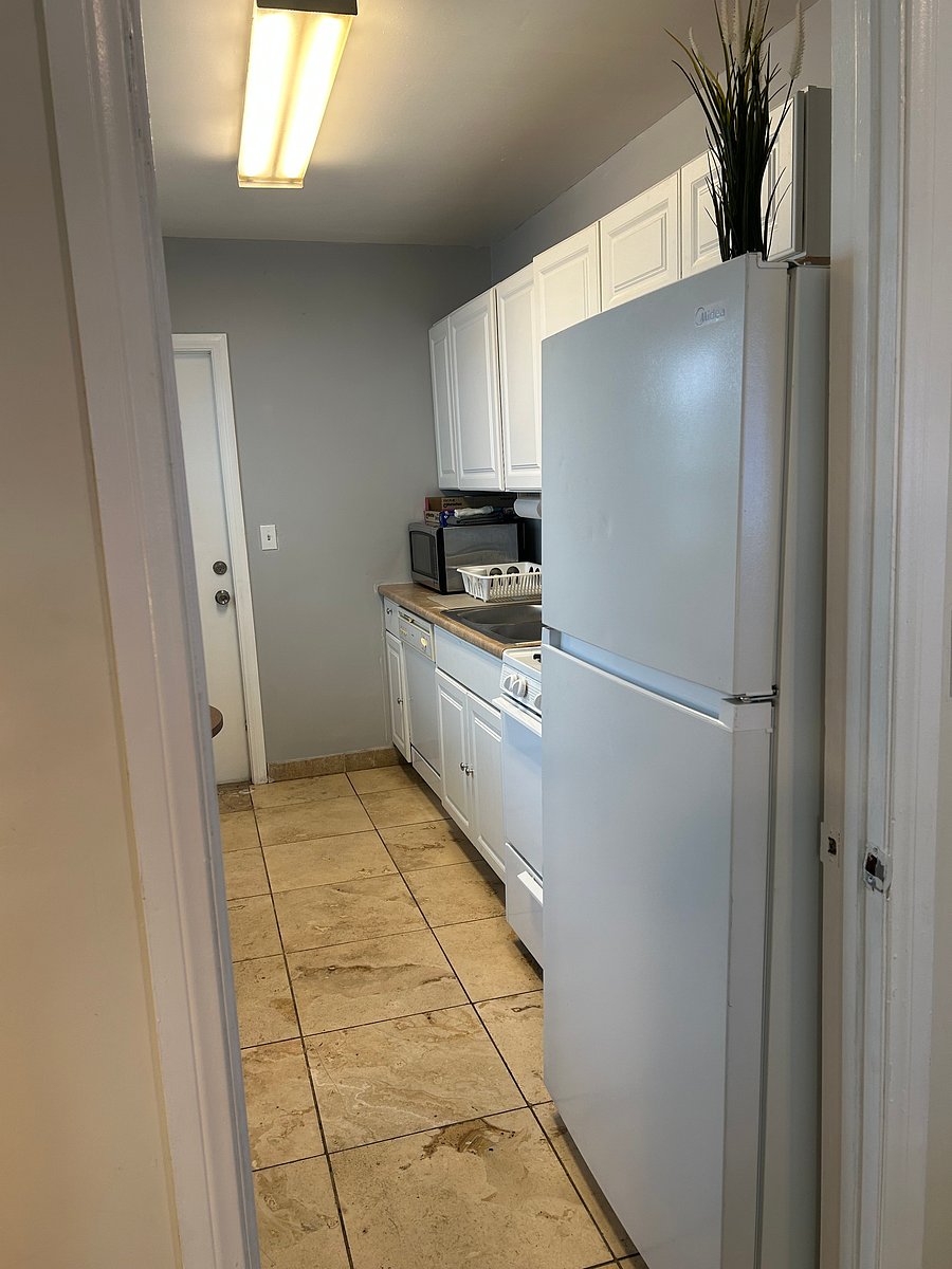 Fully stocked kitchen with oven, microwave, fridge, silverware, glasses and plates And everything else you need to make you feel you're at home.