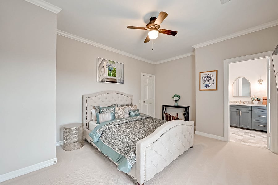 3rd Floor Guest Room w/Ensuite Bath