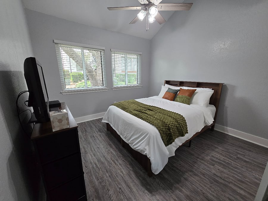A queen bed with hotel-quality bedding, Smart TV, and en-suite bathroom.