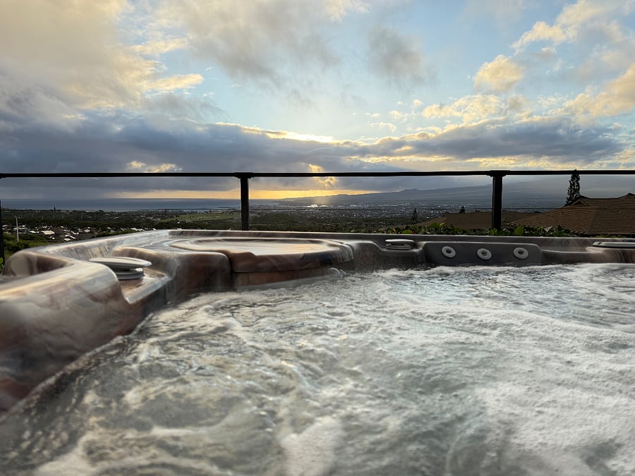 Salt Water Jacuzzi Time everyday! Relax!