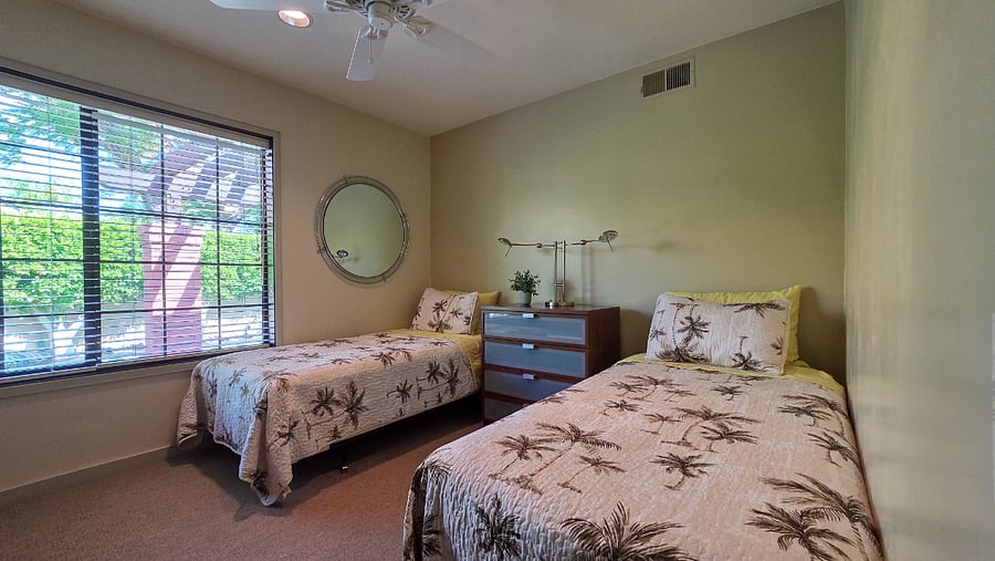 Third bedroom with 2 twin beds.