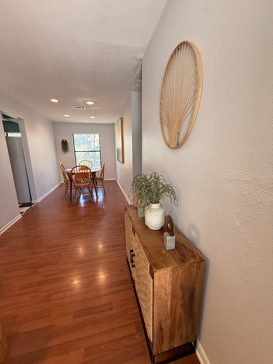 Dining room and entrance