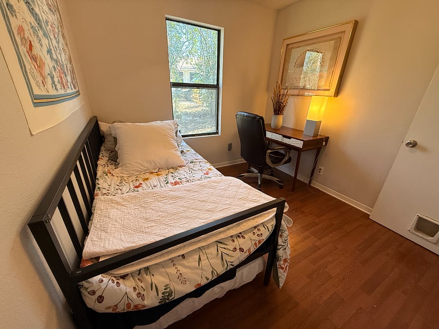 Bedroom 3 with desk