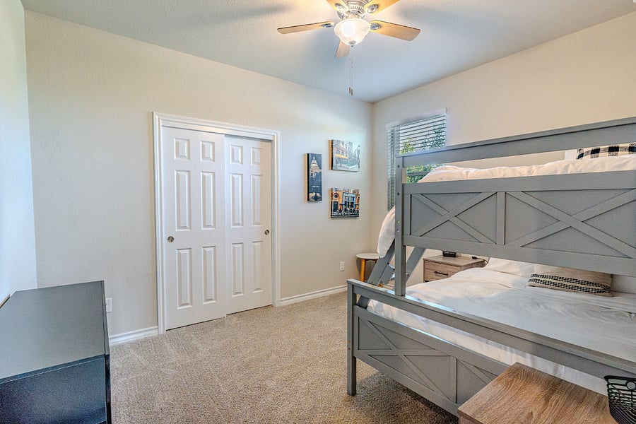 Middle Bedroom (Guest Bedroom 2)