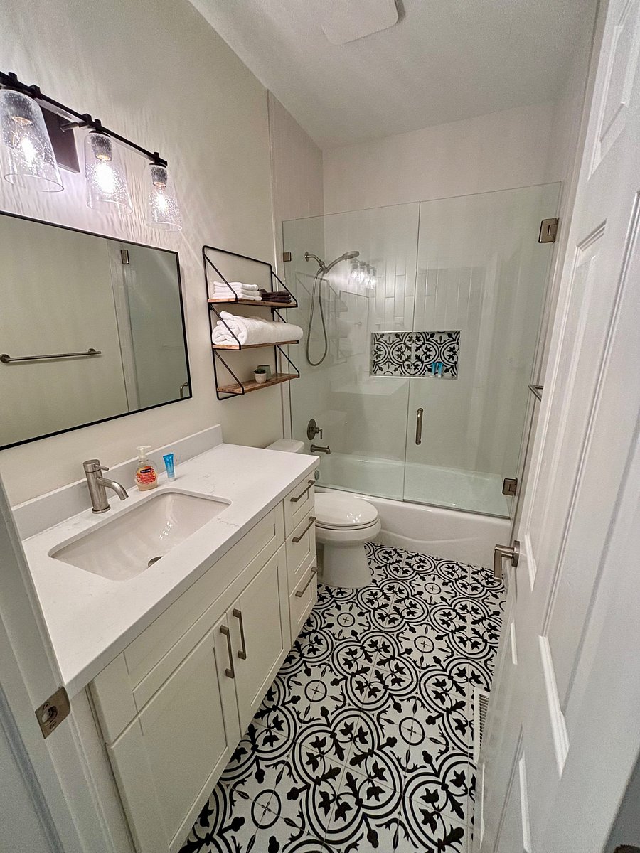 Upstairs shared bathroom 