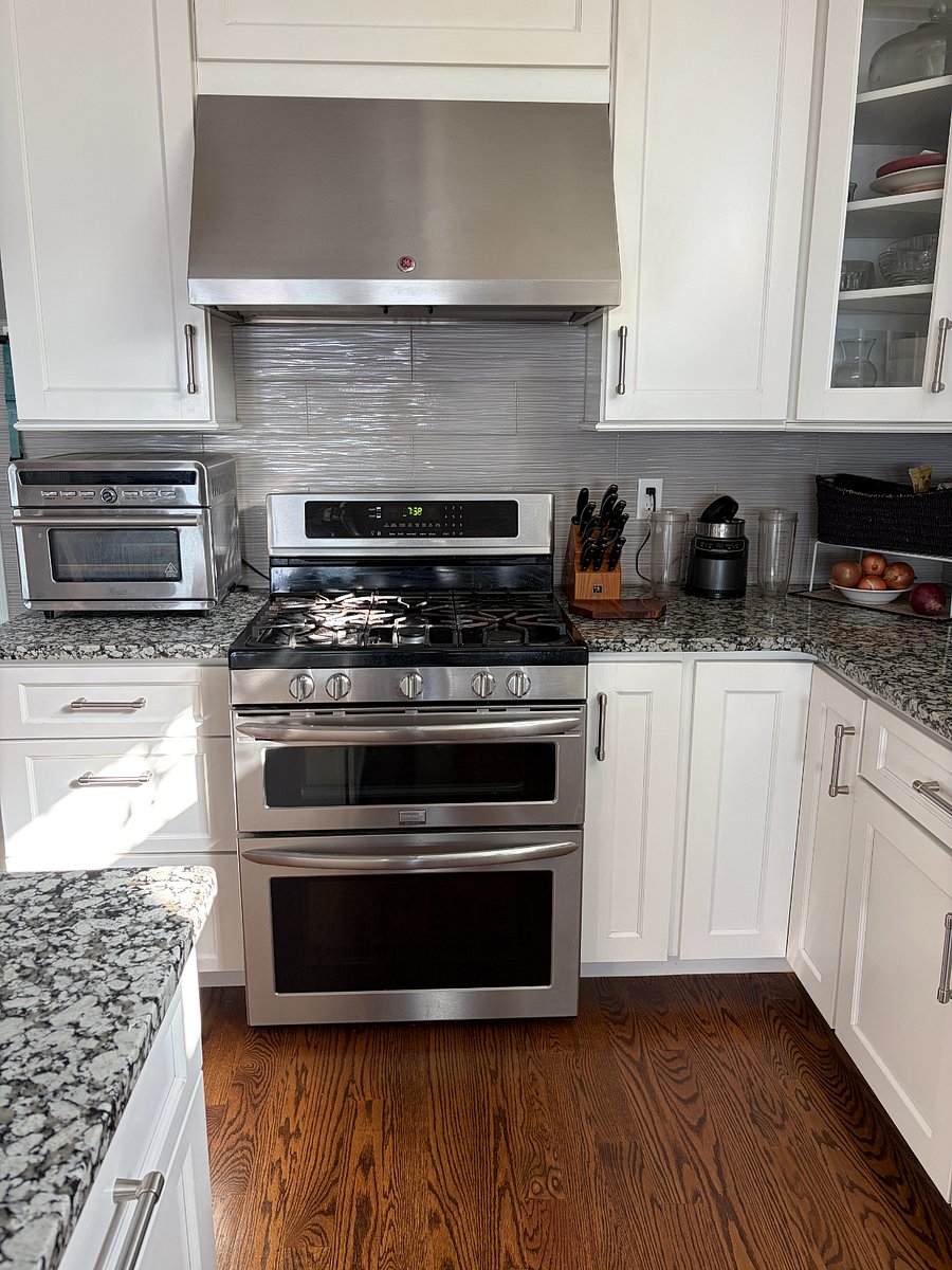 Gas stove and double oven 
