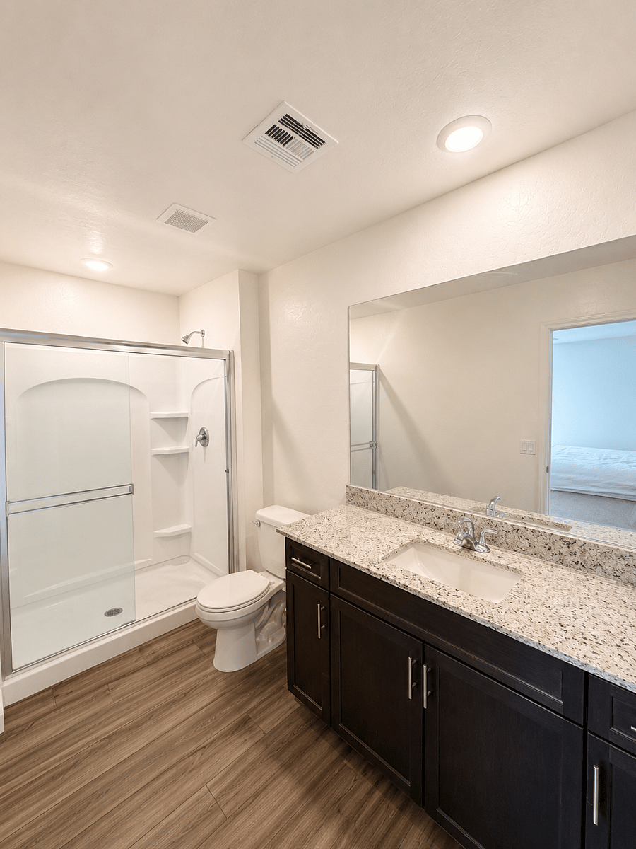 En-suite master bathroom
