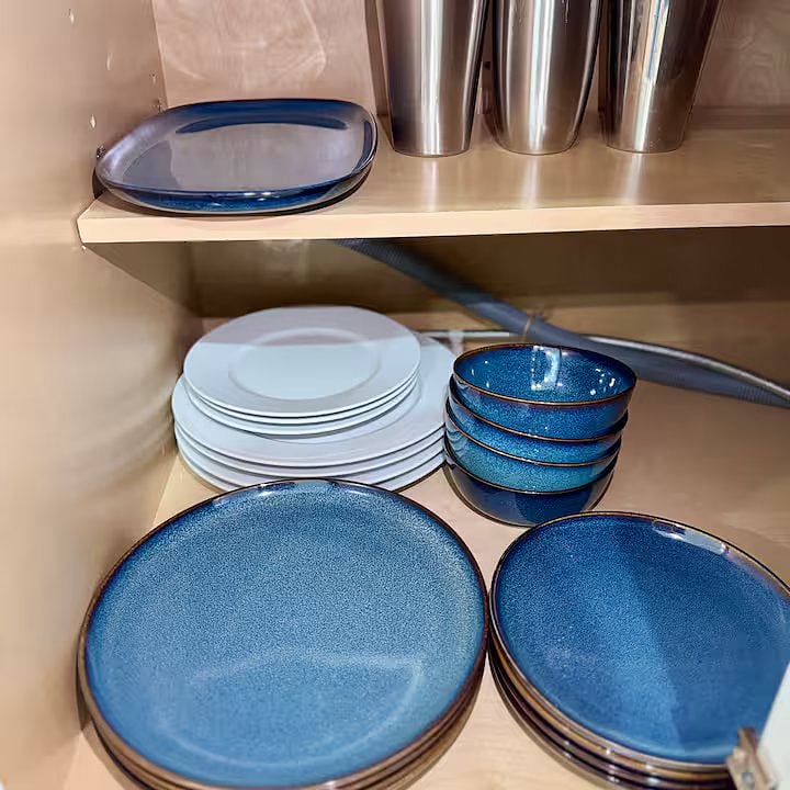 Basement Kitchen
Dinner Plates, Serving Plates, and Bowls