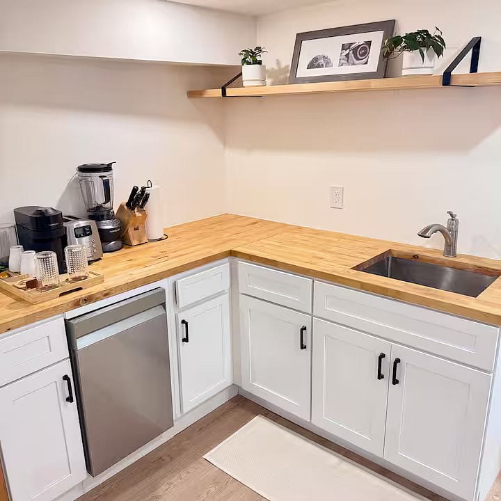 Basement Kitchen
Counter, Mini-Dishwasher and Sink