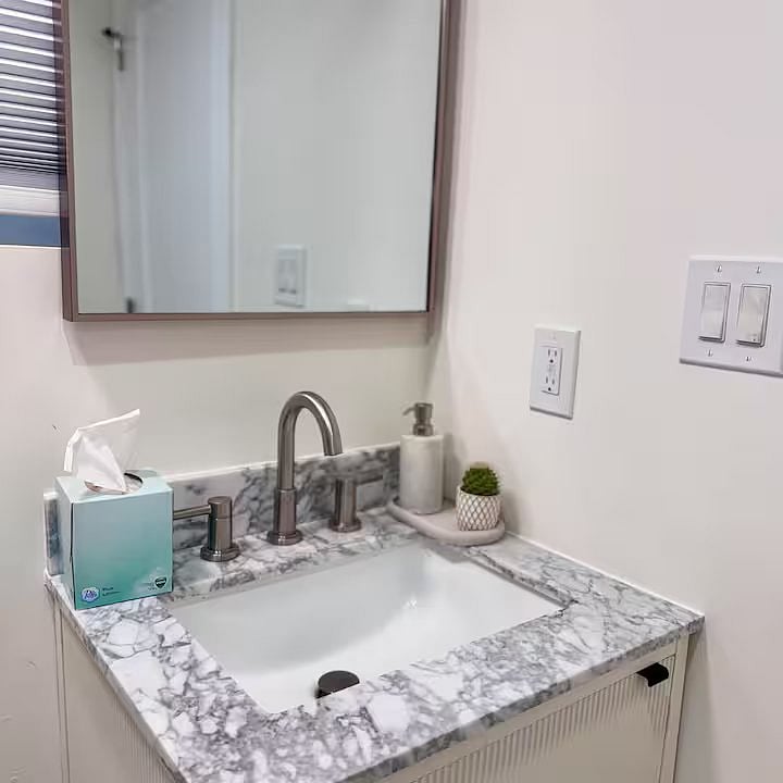 Basement Bedroom #2
Full-Bathroom
Sink